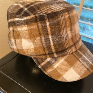 NWT Duluth trading post, women’s Trapper hat -L/XL